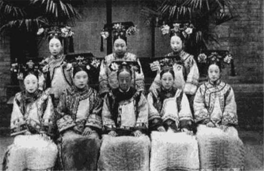 慈禧太后|晚清第一美女“四格格”:黑白照都遮不住她的美,被慈禧耽误一生