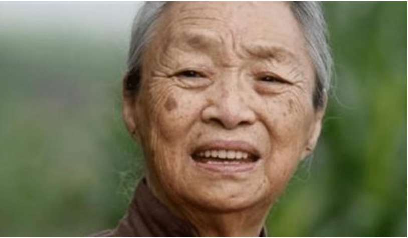 娱乐圈|国家一级演员，因病去世千人送行，23岁孙子更是成了国人骄傲