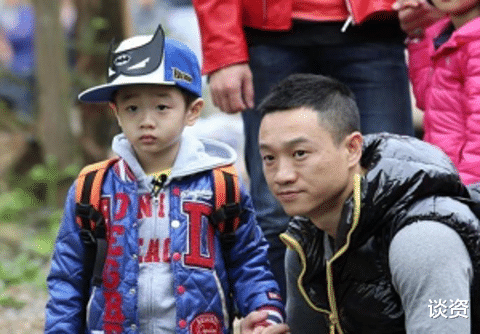 朝鲜驱魔师|杨威儿子杨阳洋打高尔夫，动作标准身高猛蹿，昔日萌娃长成小帅哥