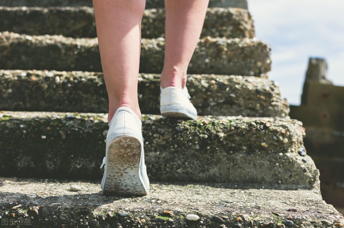 高血压|经常走路能降血脂?医生提醒:年过半百,坚持3件事或更有效