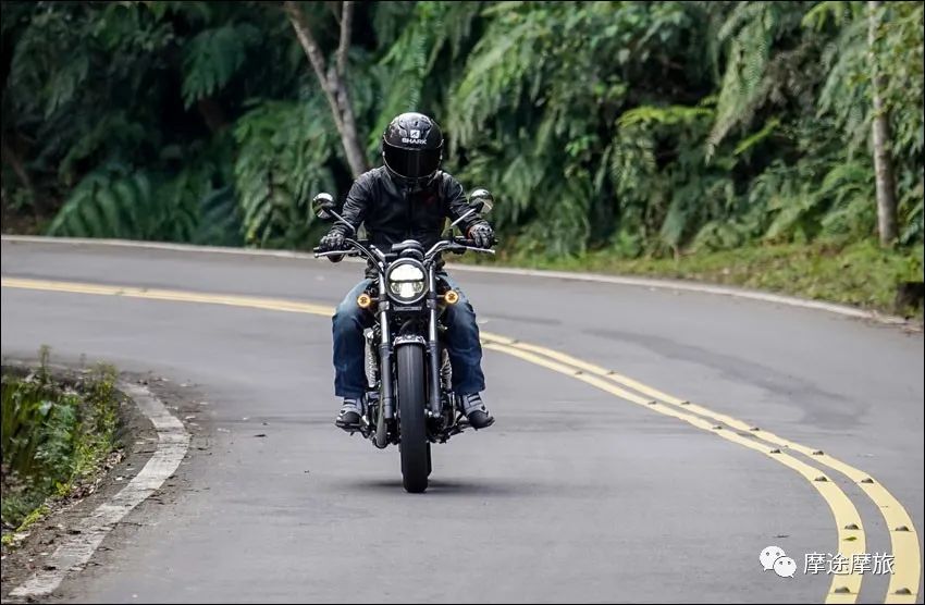 路虎极光|经典复古摩托，本田H'ness CB350试驾测评！