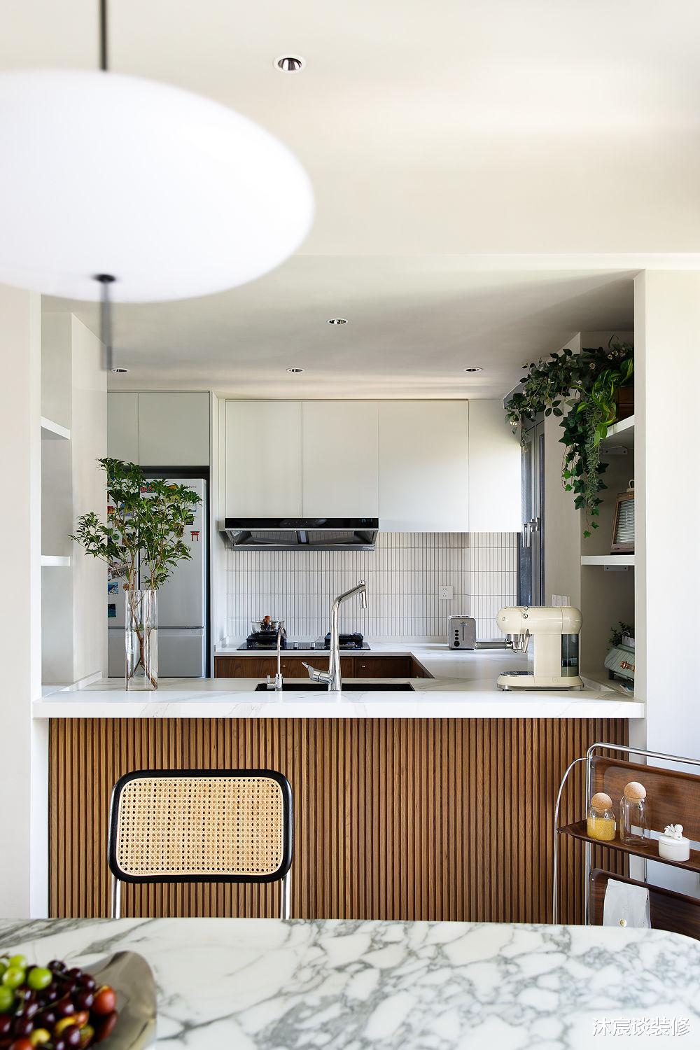 沐宸谈装修 深圳男子晒出自己的独居生活,室内温馨精致,网友问:还缺女主吗?