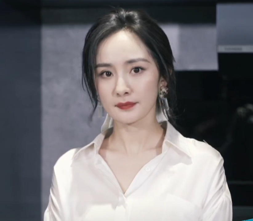 杨幂|杨幂拍戏下班后赶直播，没有工作室庇护，原相机下的状态绝绝子