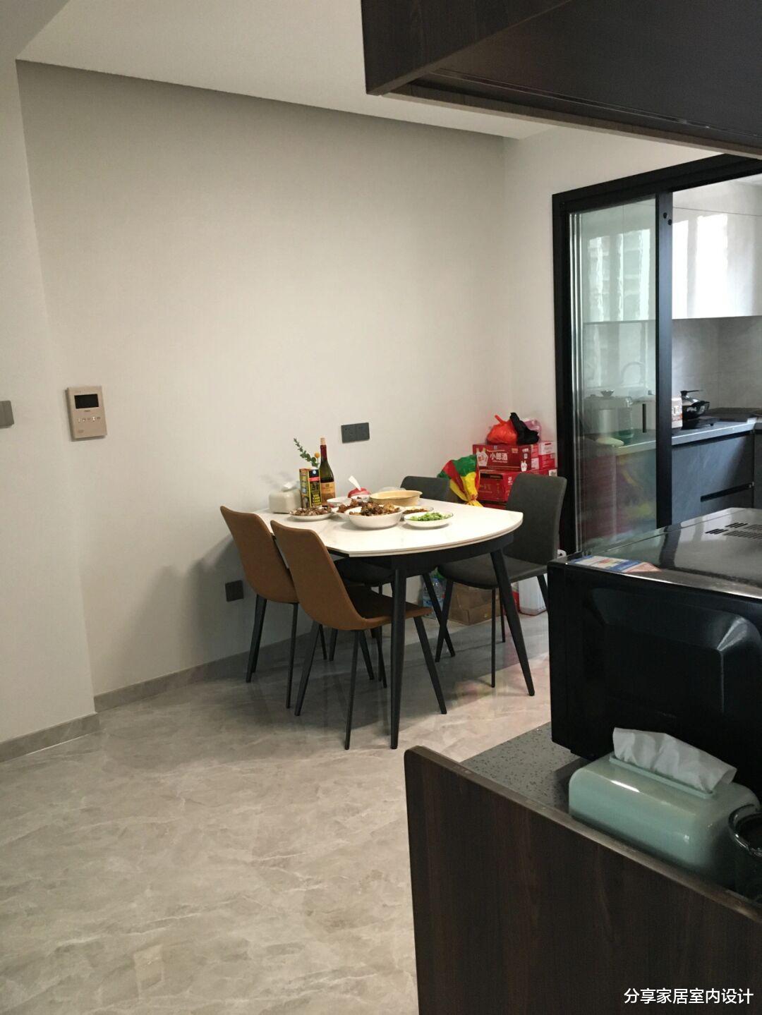 她家首套新房，全屋装修非常简单，三代同堂生活在一起很幸福！