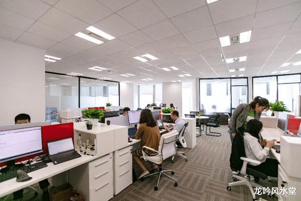传智|龙吟师傅：办公室里的哪些风水隐患会导致漏财