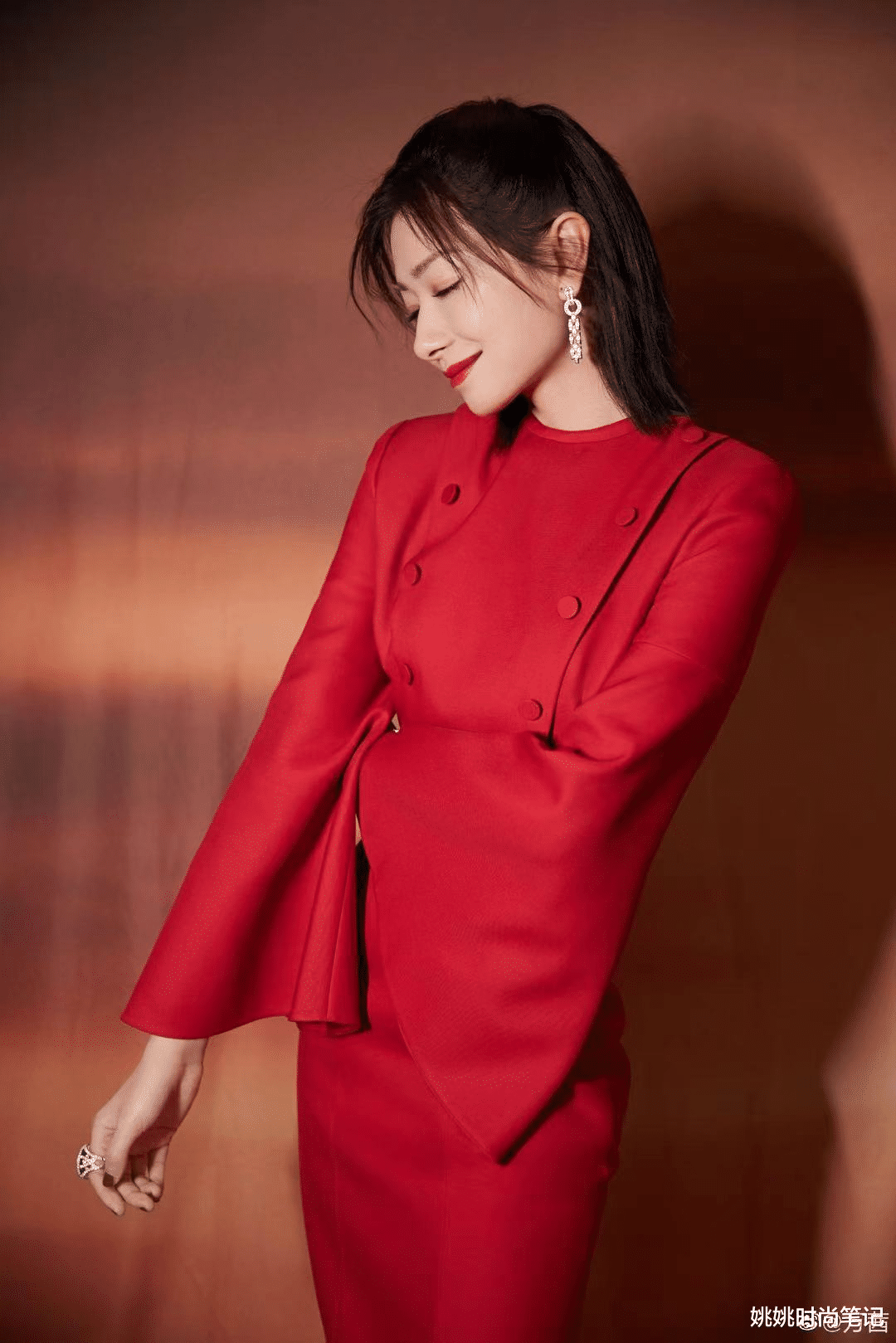 万茜|“人淡如菊”的万茜，本色出演酒吧DJ！人气王跌落神坛仅用半年