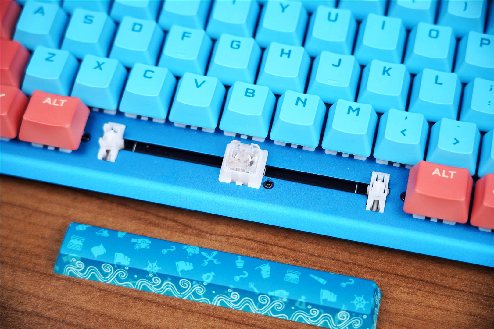 机器人|杰克船长的新“坐骑”,伴你遨游大海,海盗船碧蓝之海机械键盘