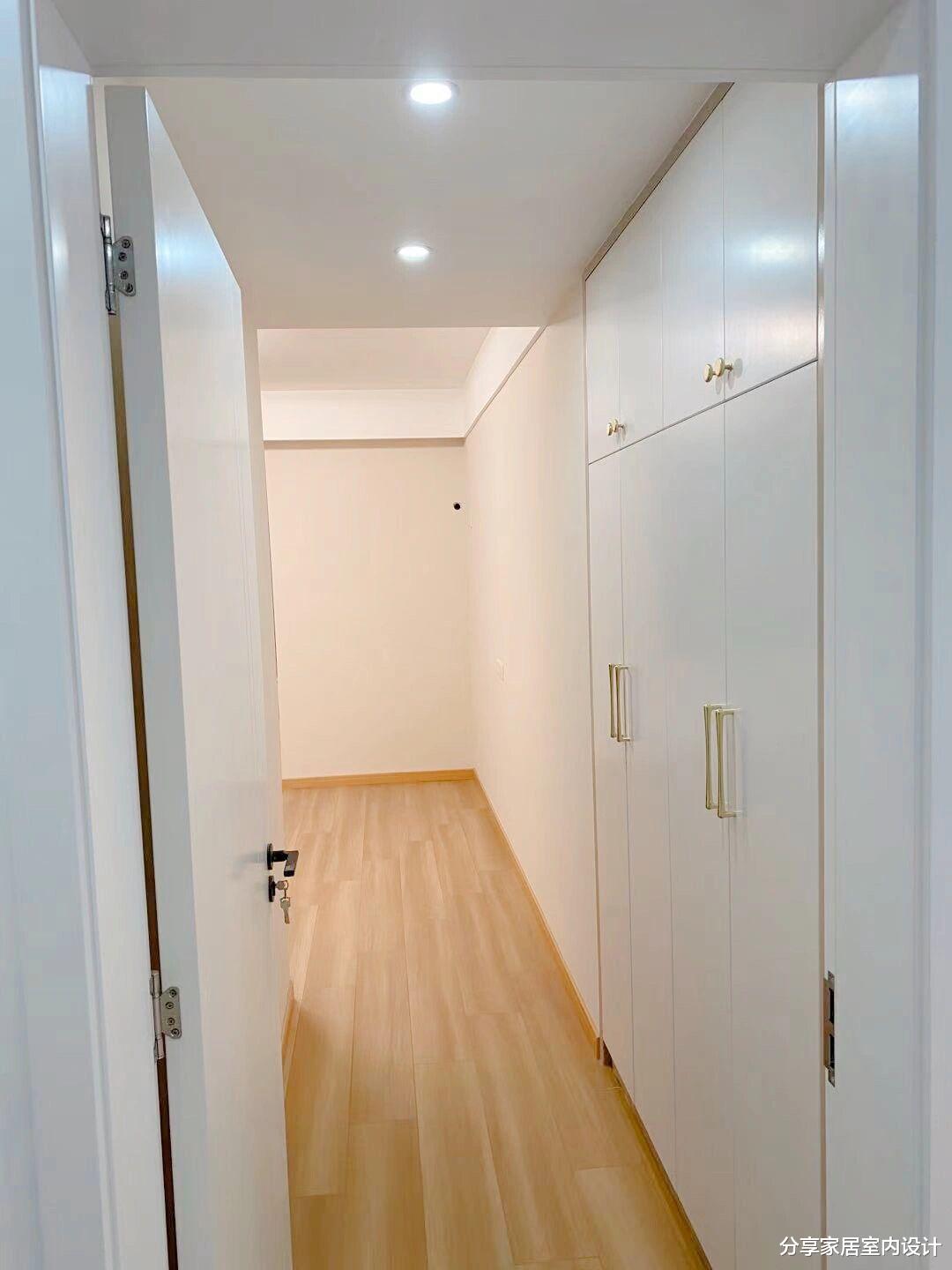 新房硬装结束，效果很漂亮，全屋无主灯的设计，简单又时尚！