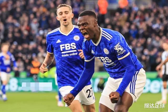 英超|2-4變4-0！前英超冠軍吊打新土豪+完成復(fù)仇，非洲鋒霸空翻慶祝