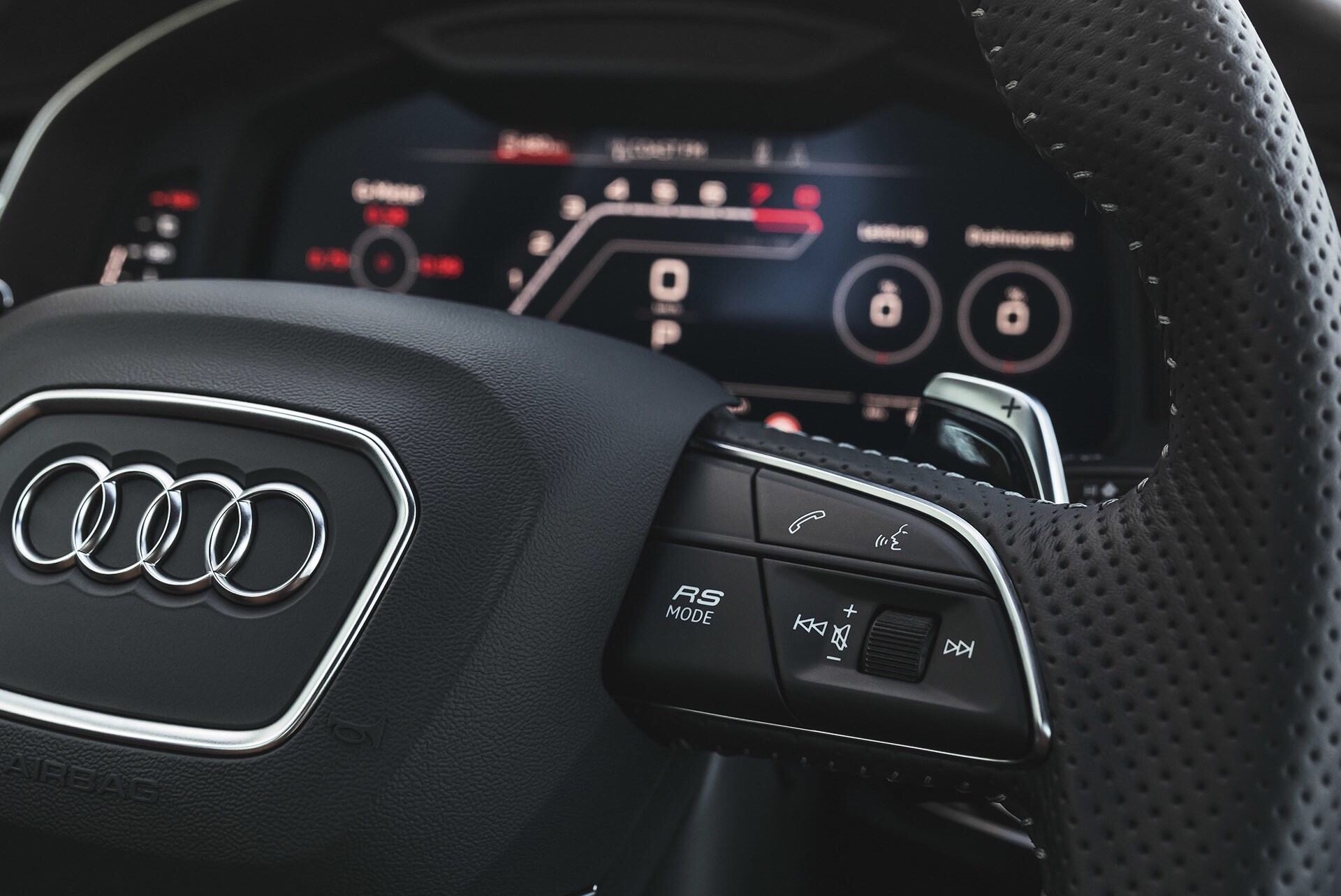 奥迪q8|明明是款性能车，却偏要把内饰做的这么豪华，有钱就为所欲为吗？