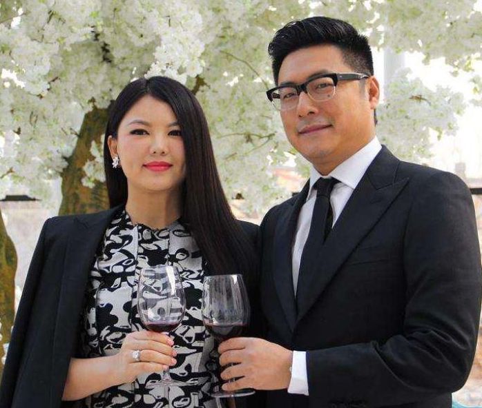 王诗龄|李湘离婚后首次晒女儿，王诗龄模样大变气质提升，下巴尖到不自然