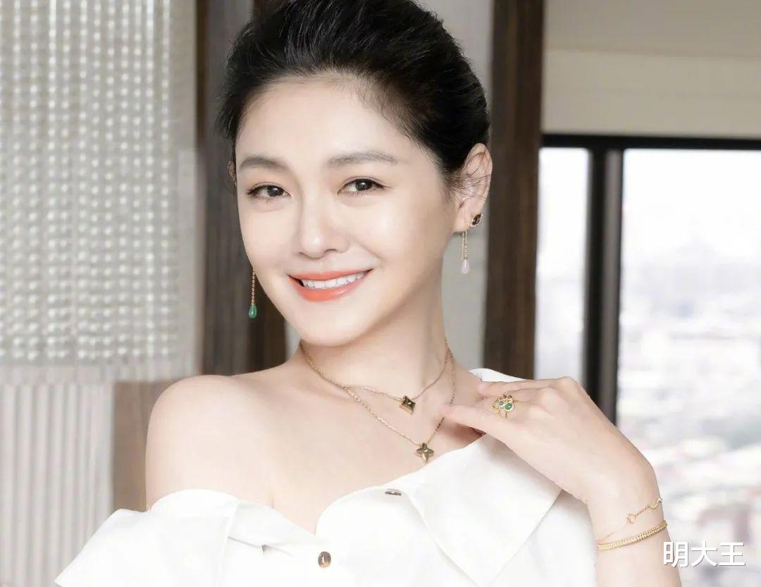 宋亚轩|汪小菲深夜发文回应同行人不是张颖颖，言语粗俗，随后秒删