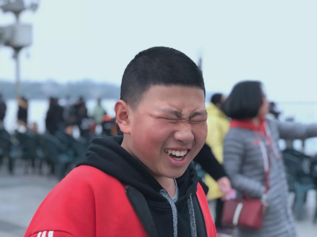 丑故事|儿子被学校强制休学，我带他离开了北京