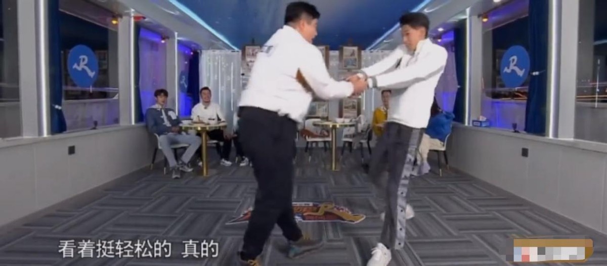 奔跑吧兄弟|本想是请来凑数的，结果却成收视接力棒，《跑男》这次又抽到宝了