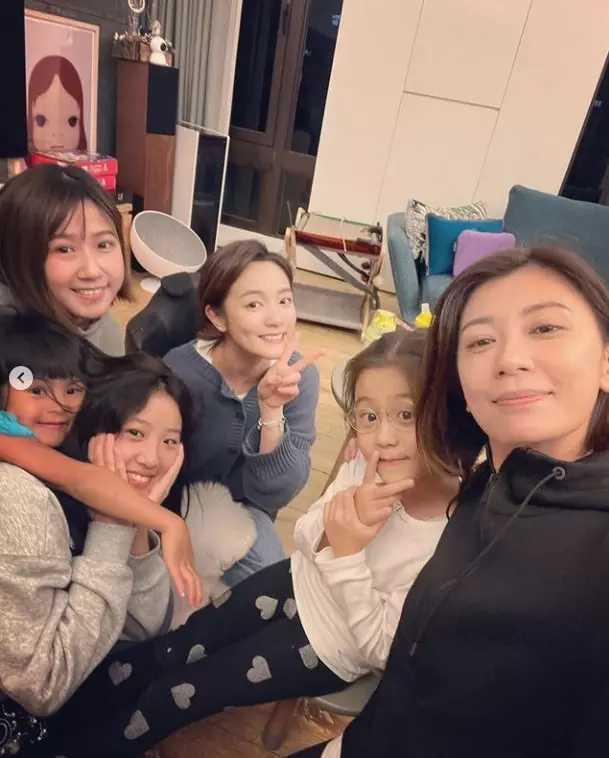 贾静雯|贾静雯晒最新动态：全家一水高颜值，6岁咘咘和父亲“共用1张脸”