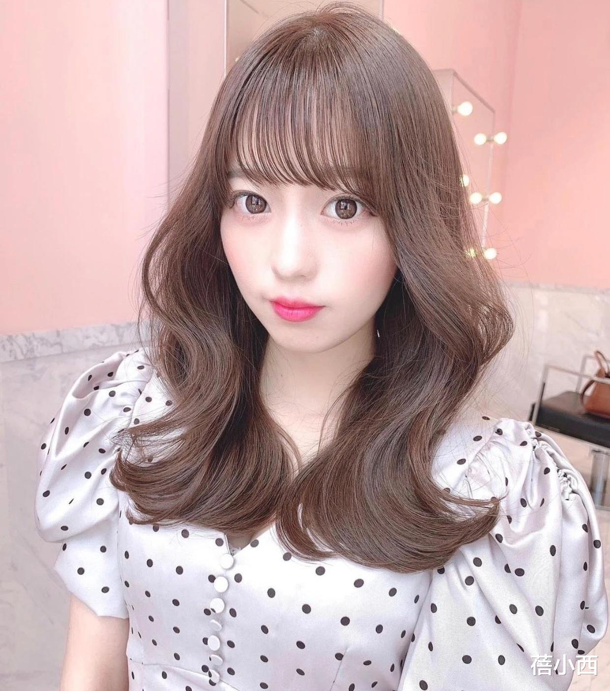 防晒 今秋别留黑长直了，试试这“4种”气质发型，减龄还显脸小