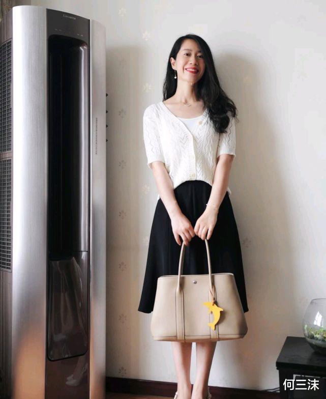 何三沫|40岁的女人已经不再年轻,但可以很优雅,会穿衣搭配很关键