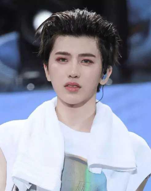 蔡徐坤|官媒真的怒了！为批“娘炮”明星，直接拿蔡徐坤“开刀”？