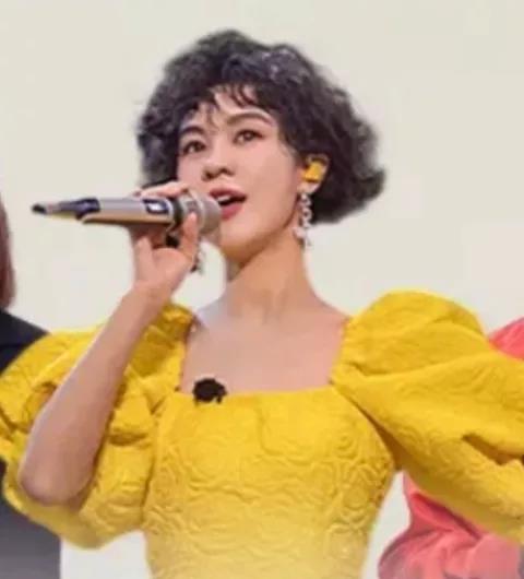 李小冉|沈月，李小冉，郁可唯，郝劭文直播卖货？好感女主持爱迟到？