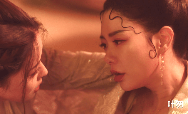 徐骁|上映8天票房524万,这部以“香艳”为卖点的网络电影,被骂了