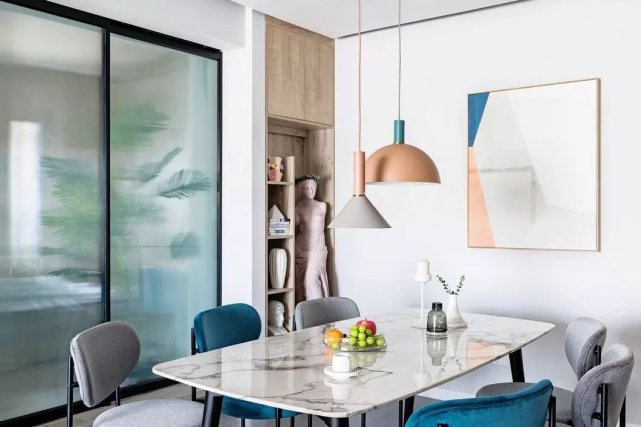 60平现代风二居室,满目分艳,让人无暇兼顾心内一点郁色