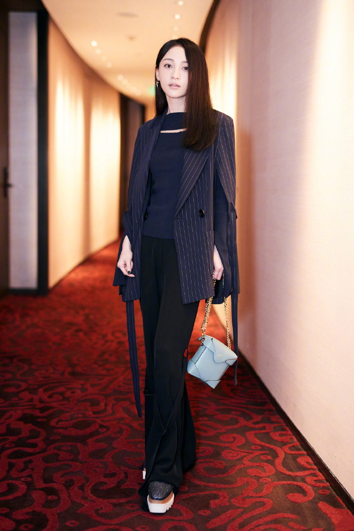 燃脂|姚笛模仿马伊琍剪短发，配西装气场明显不够，却穿出了另一种时髦