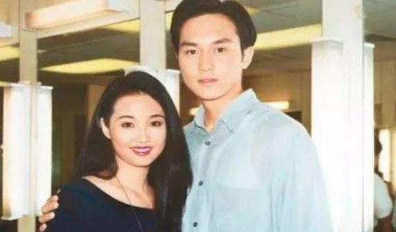 赵露思|她曾是张智霖前任，容貌不输袁咏仪，今52岁容颜俏丽