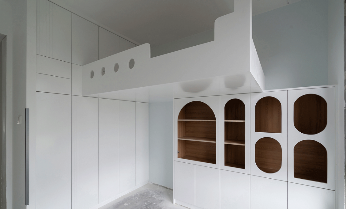 小户型的装修模板：木板电视墙向上延伸，再多做一层“有效”卧室