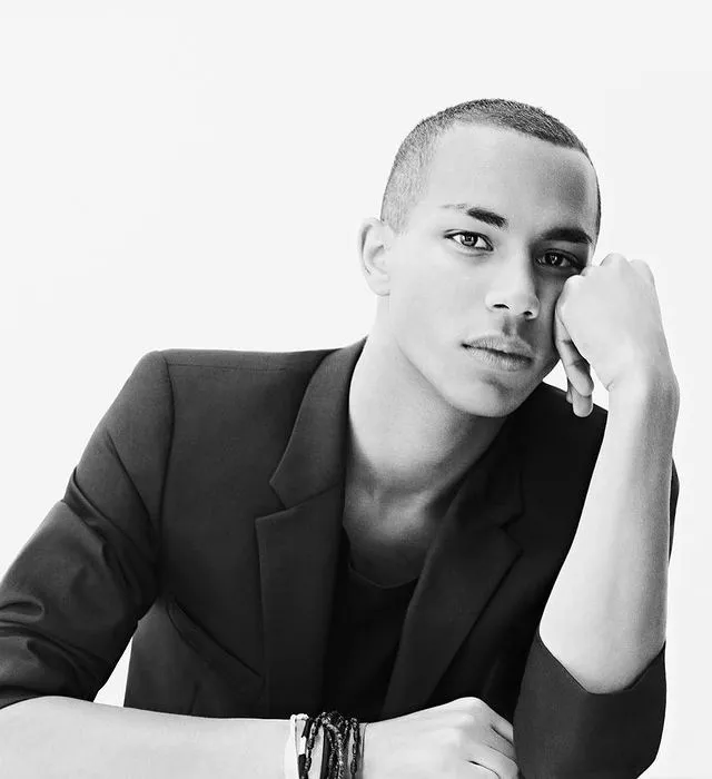 InsDaily 他被嘲“整形怪”10年！如今自曝毁容烧伤照，网友：又来炒作！