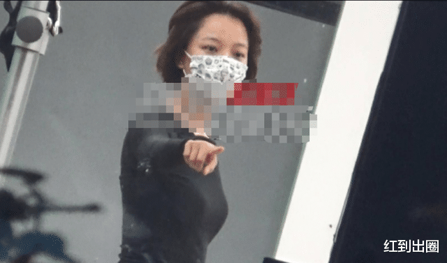 王珞丹|37岁王珞丹私下练普拉提被拍，穿健身衣显完美曲线，姿态曼妙撩人