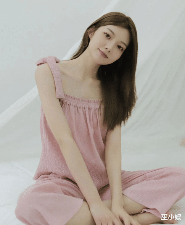 都美竹|张哲瀚王佩雯疑似恋情曝光？女方是一名模特，两人在一起已经4年