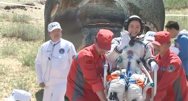 神舟十二号 神舟十二号返回地面，过程通信将中断4分钟，观众肾上腺素狂飙