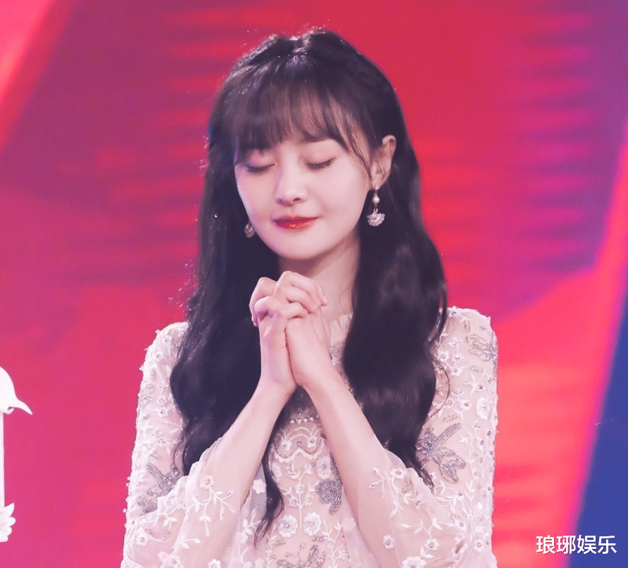 郑爽|郑爽新剧被AI换脸，《东宫》女主捡便宜，郑爽小号发8个字回应