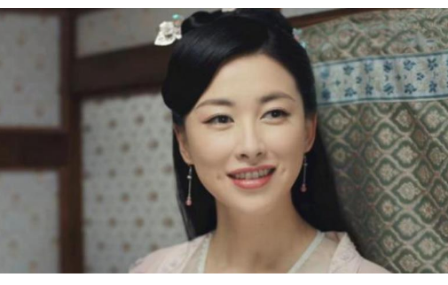 朱珠|?艳压童瑶，获一致好评，她终于从“名媛”走到“演员”