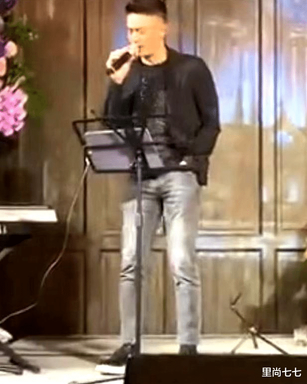 赵丽颖|霍建华携女为岳母祝寿，4岁女儿首次登台超害羞，穿公主裙太像妈