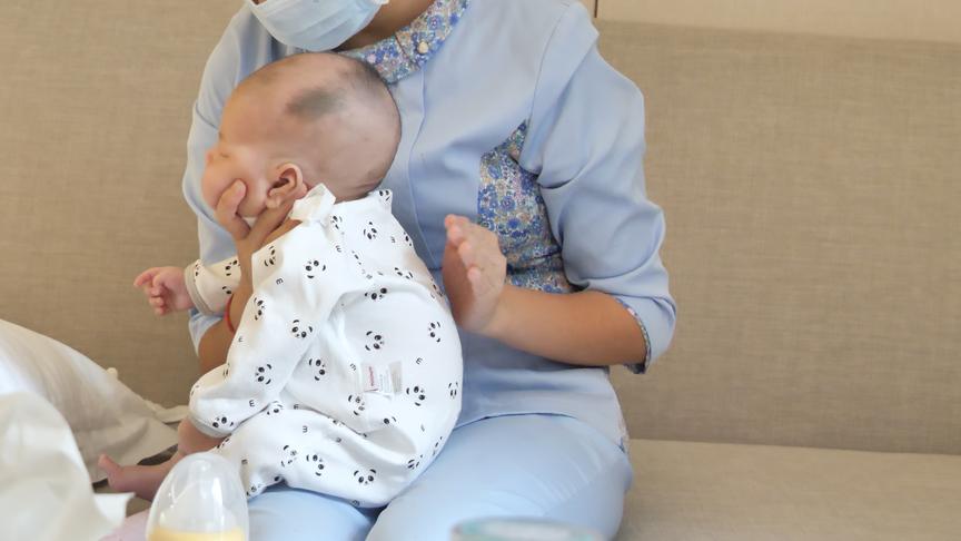 尹汪栎的小世界|拍完嗝，宝宝还吐奶？图解2个正确拍嗝姿势，简单实用