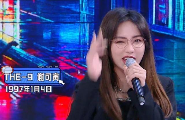 龚俊|王一博对女孩都冷漠，唯独对THE9的她另眼相待，看到就忍不住笑