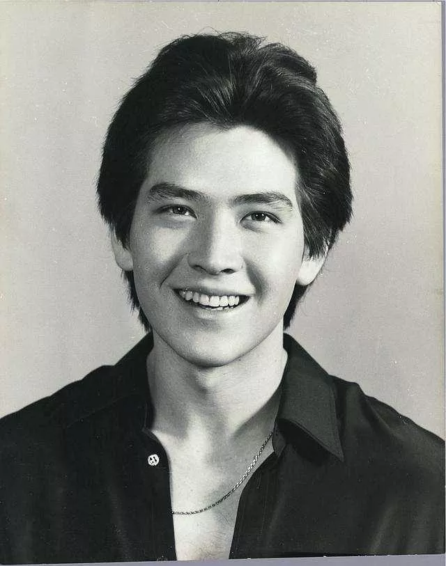 费翔|春晚第一美男，首次登台被封杀14年，年过60依旧未婚，却被几亿观众怀念至今