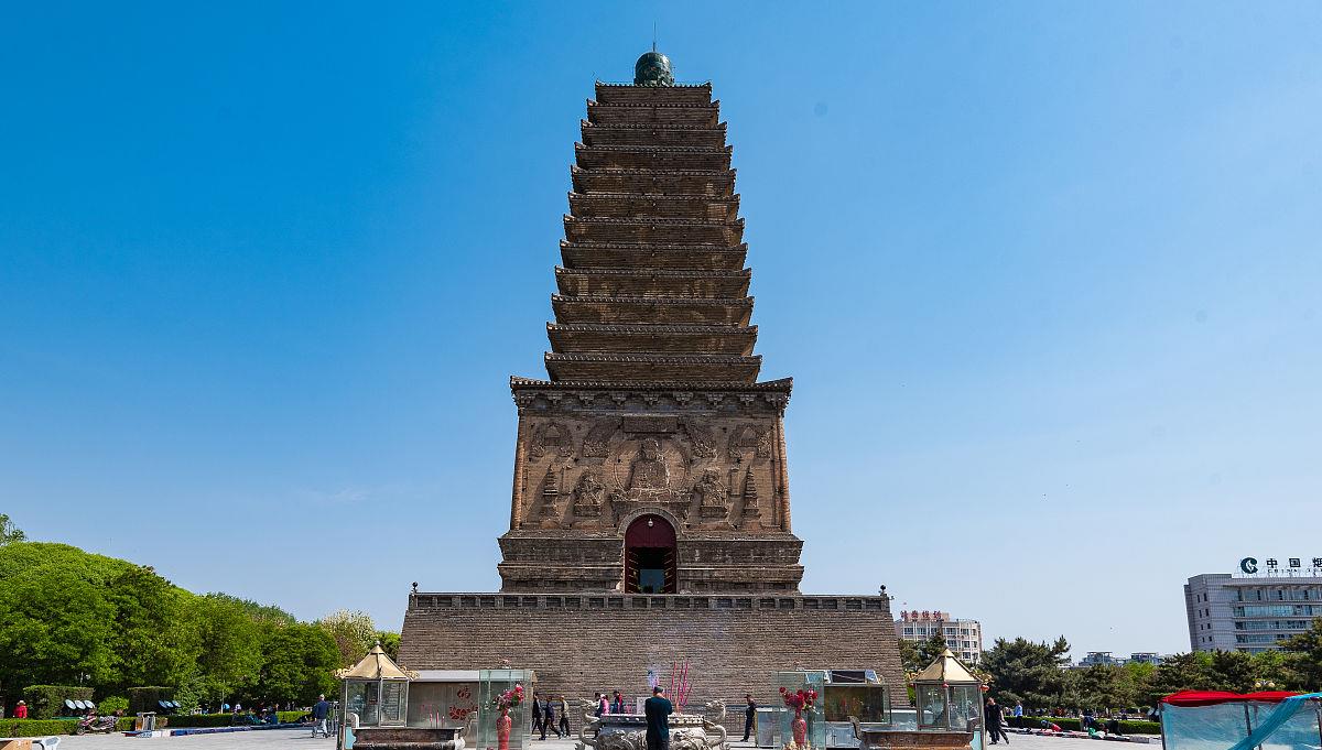 琳妹儿说|朝阳北塔有1500多年历史,被誉为“东北第一塔”,居民烧香参拜