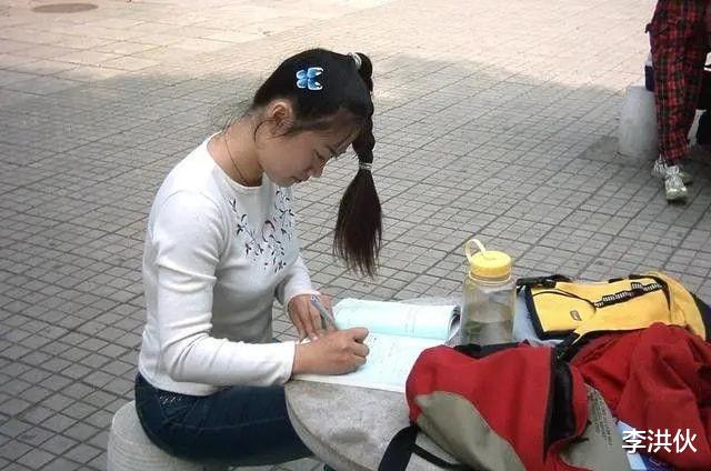 芙蓉姐姐|芙蓉姐姐的励志人生，从网民眼中的丑八怪，变成身价千万的女强人