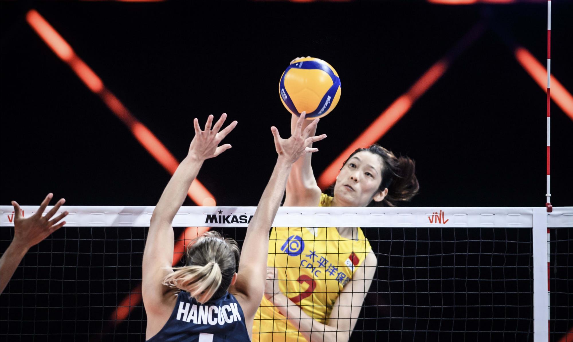 纳喇又蕊|北大教授王福重：中国女排夺冠算个毛！郎平和朱婷不足称赞！