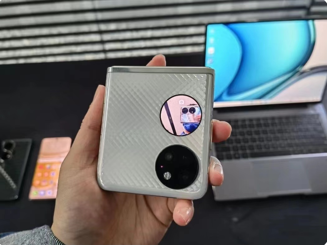 华为p50|华为P50 Pocket重度使用4天，不吹不黑，说说优点和缺点