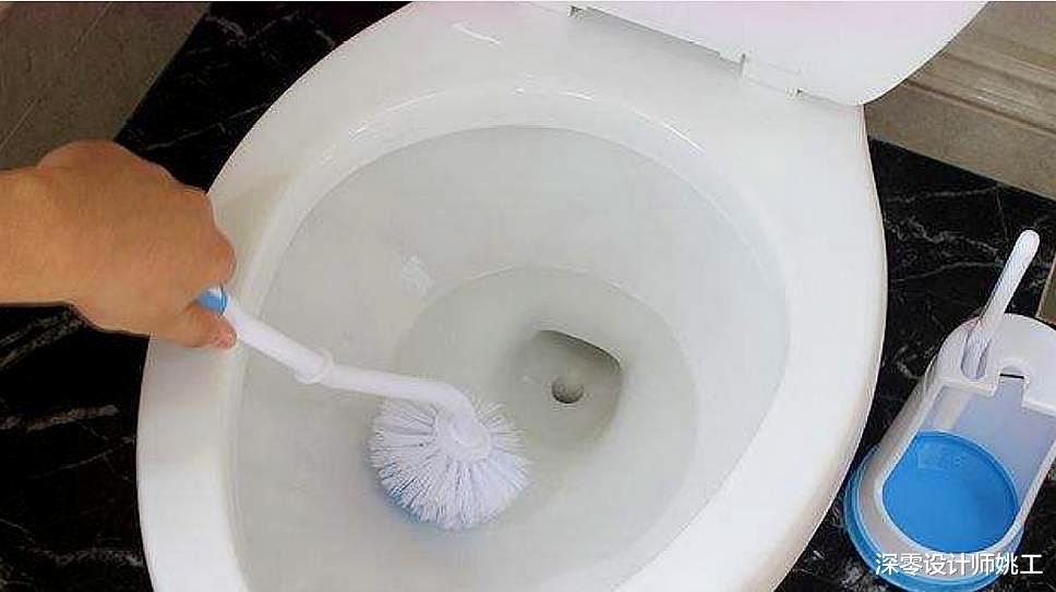 马桶总是留有味道，也许是排气孔堵住或安装错误的原因，可以对应找方法