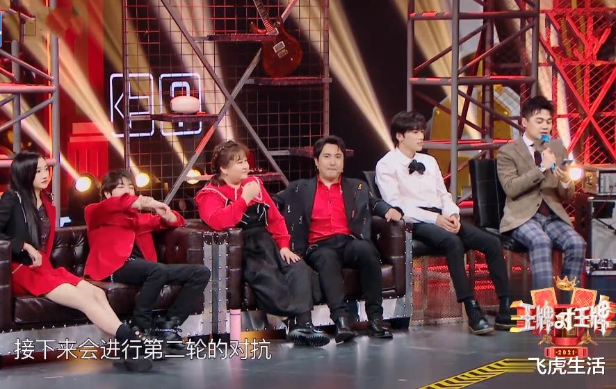 |王牌家族最卑微的成员，所有人坐着唯独她站着，全程只有十秒镜头