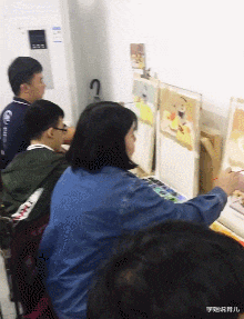 学姐说育儿|忘记把门上锁了,丈母娘突然开门进来了,场面太过尴尬。