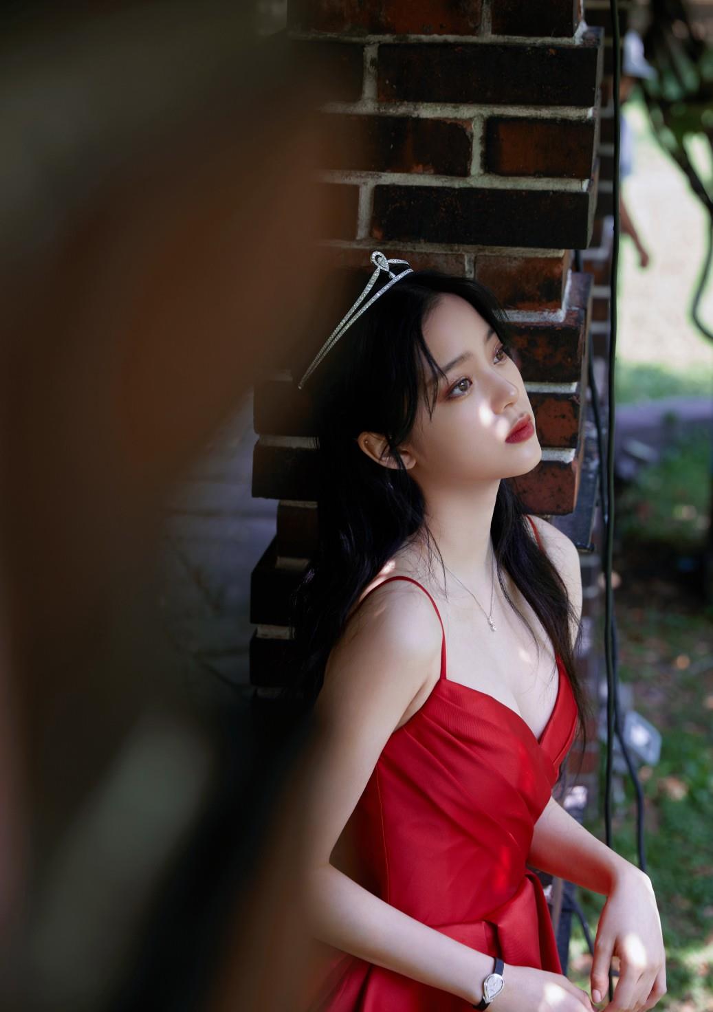 林更新|明星同穿小红裙，热巴艳丽，刘亦菲美成无法忘怀的风景线