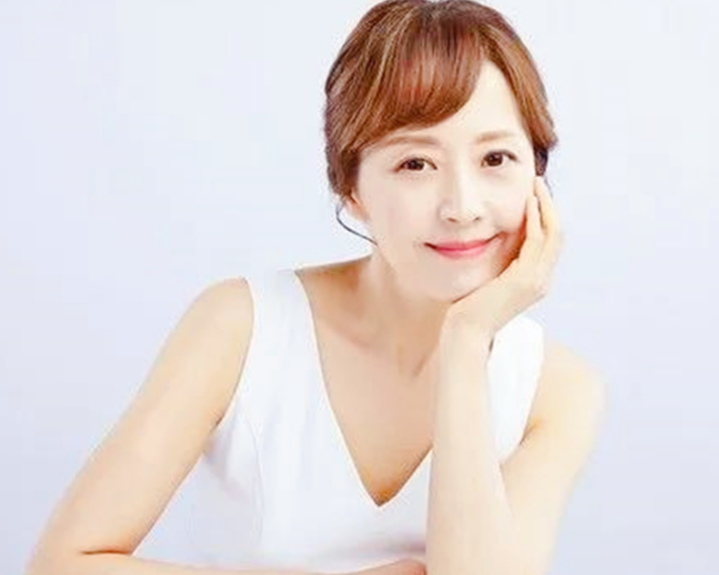 冻龄|“冻龄女神”徐贞姬：62岁老太长着26岁的脸，10万小鲜肉追求她