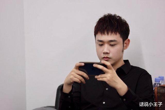 教练|FLY调侃从S组开打不习惯！狼队压制力减弱，粉丝：加强磨合