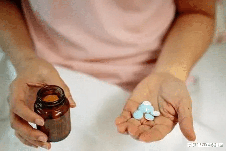 疾病|我的类风湿已经不疼了，可以停药，不用再治了吧？类风湿患者停药不可心急！