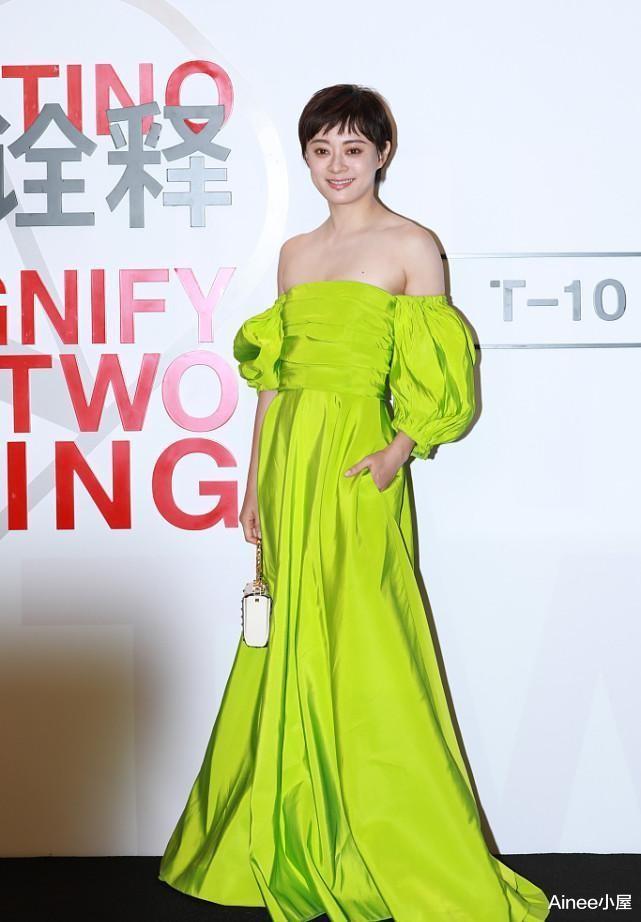 孙俪|短发的孙俪挺清纯的，露肩蕾丝裙“透”出好身材，让人移不开眼